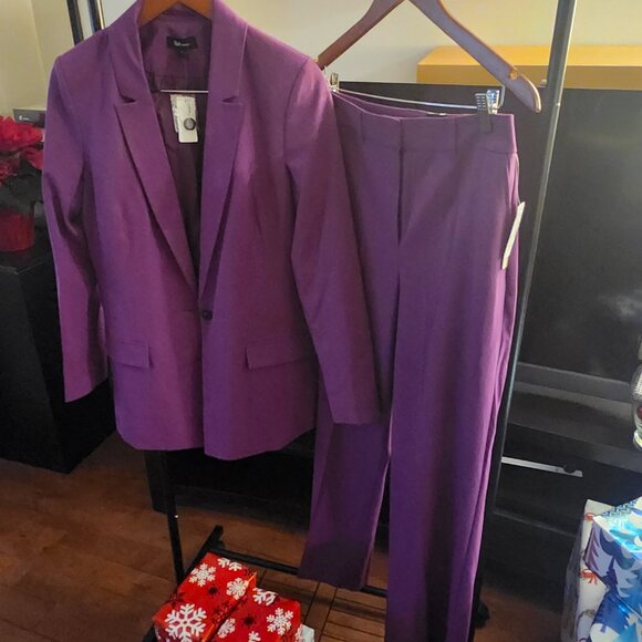 Business suit - Picture 11 of 16